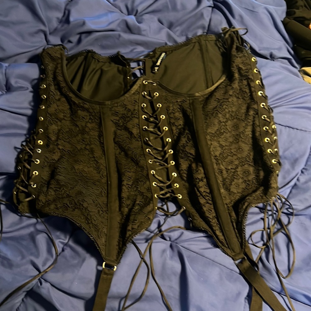 Under bust corset